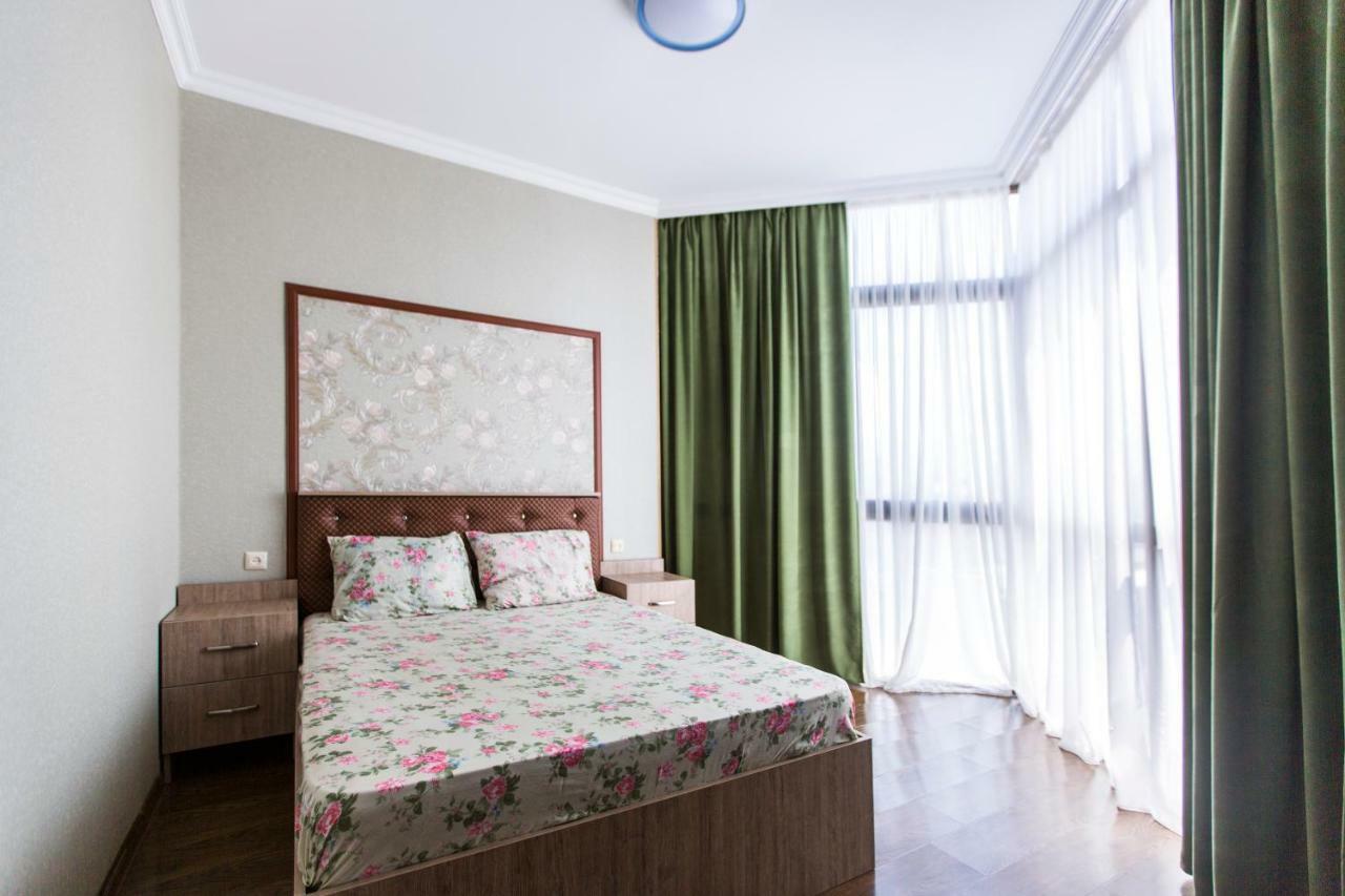 Apartament On Rustaveli Batoumi Extérieur photo